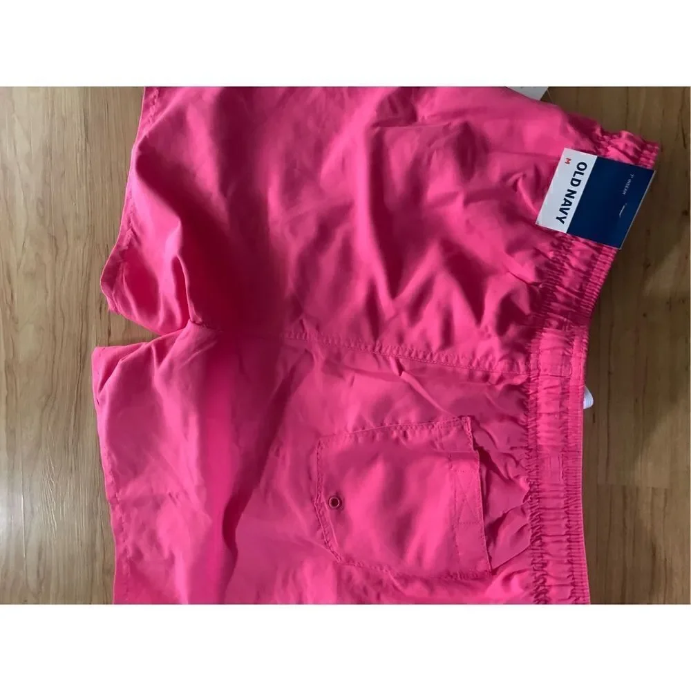 Old navy pink men’s shorts size mediumm
